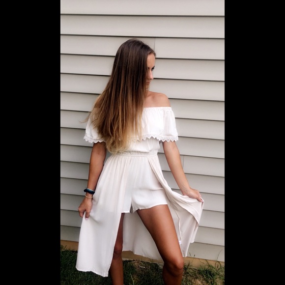 Llove Pants - NWT Cream Ruffle Playsuit